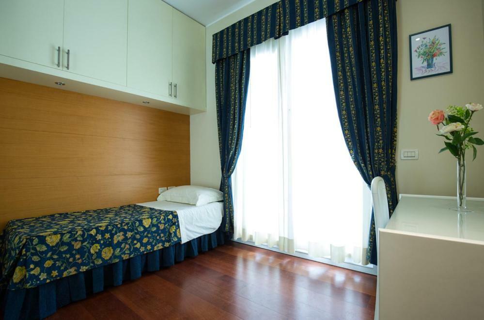 Aparthotel England Riccione Exterior foto